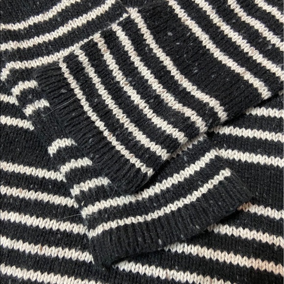 GIFTED ON TREND Roxy Poncho - Picture 3 of 13